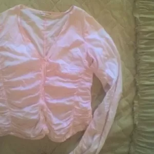Продаётся блузка розовая.